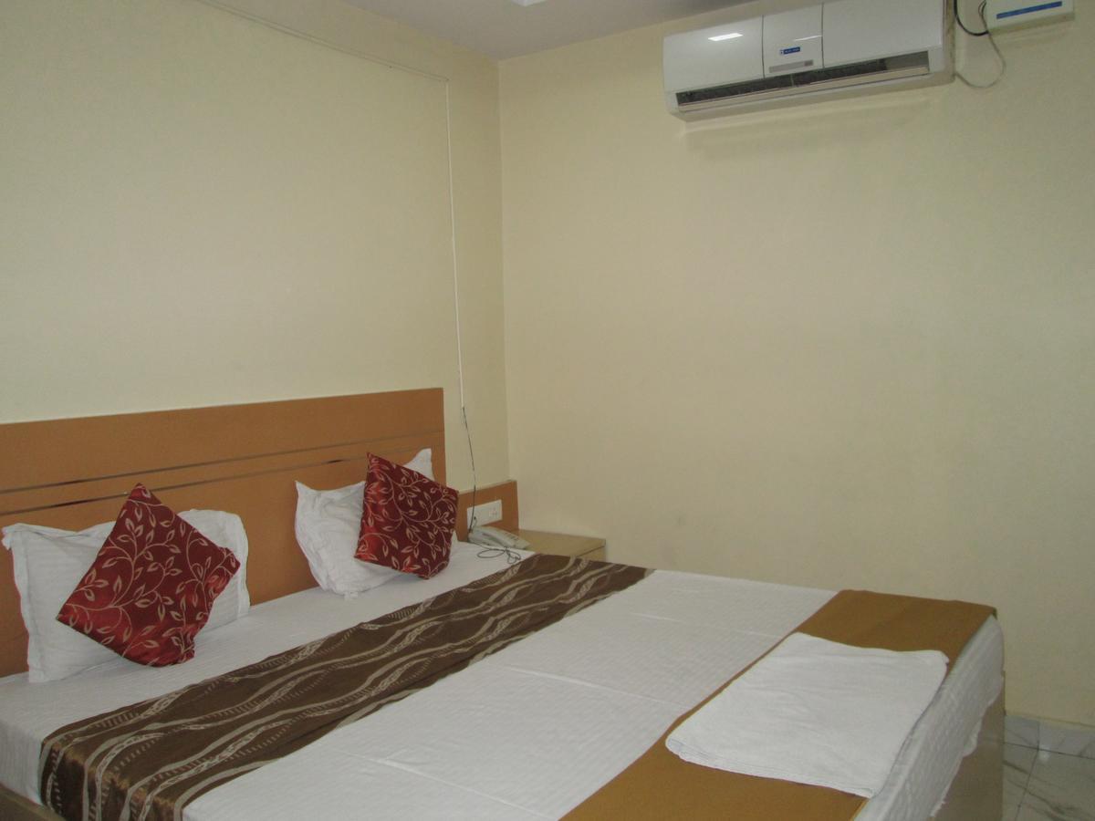 היידראבד Oyo 13494 Hotel Nakshatra Inn מראה חיצוני תמונה