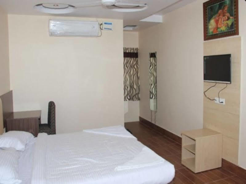היידראבד Oyo 13494 Hotel Nakshatra Inn מראה חיצוני תמונה